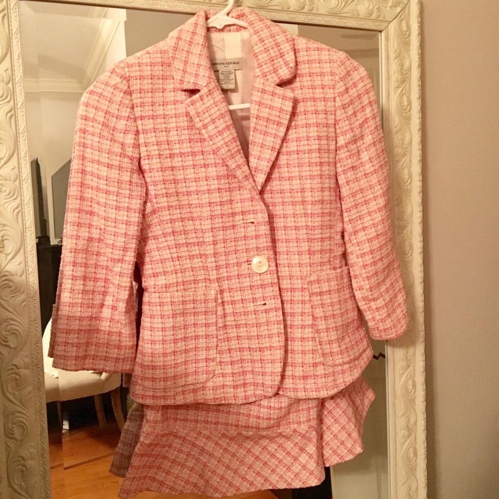 Banana Republic pink tweed skirt suit - size 0
